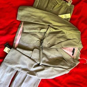 ⚠️never worn. NWT. Anne Klein suit with belt.